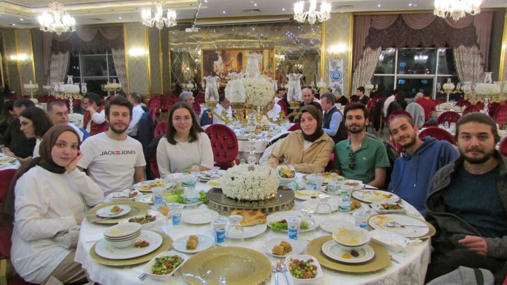 Meslektaşlarımızla Geleneksel İftar — dernek arşivinden fotoğraf