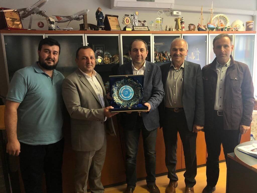 Yönetim Kurulumuzdan İTÜ Geomatik Bölümüne Ziyaret — dernek arşivinden fotoğraf