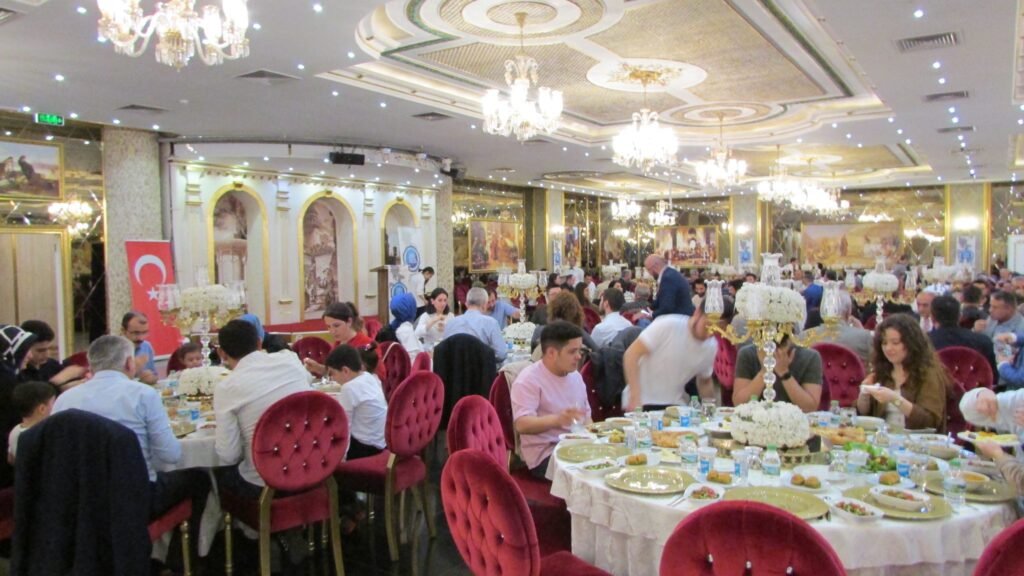 Meslektaşlarımızla Geleneksel İftar — dernek arşivinden fotoğraf