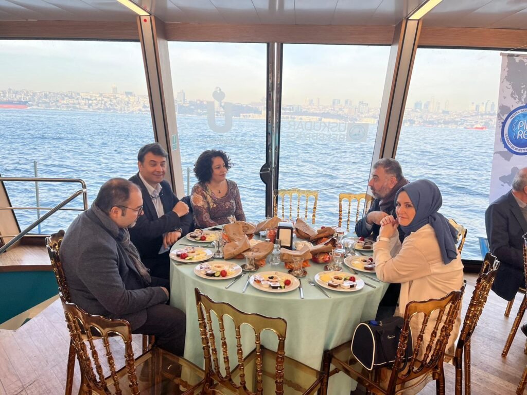 Öğrencilerle Boğaz Turu: Arşiv Fotoğrafları — dernek arşivinden fotoğraf